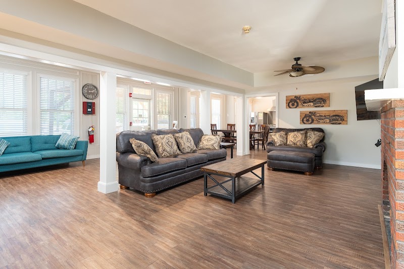 Bay Area Recovery Center – Men’s Inpatient in Dickinson sober living home